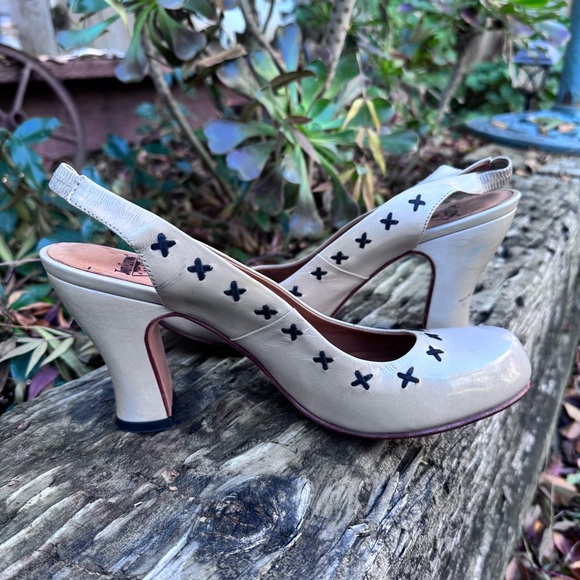 John Fluevog 8.5 M Prodigy Taupe Patent Leather Slingback Pumps Shoes Peru - Picture 5 of 14